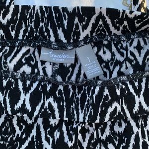 Travelers by Chico’s wide leg pull on pant size 1